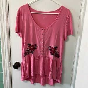 American Eagle Soft & Sexy pink embroidered floral snap down tee
